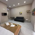 Valentino Caracciolo 105 Apartment *