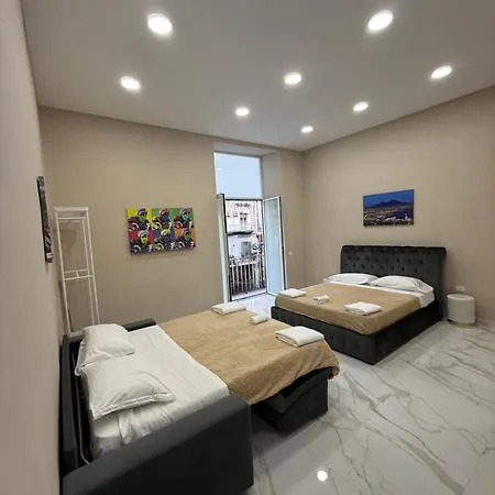 Valentino Caracciolo 105 * Νάπολη