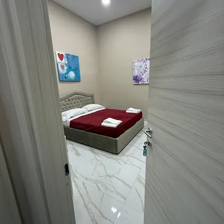 Διαμέρισμα Valentino Caracciolo 105 *