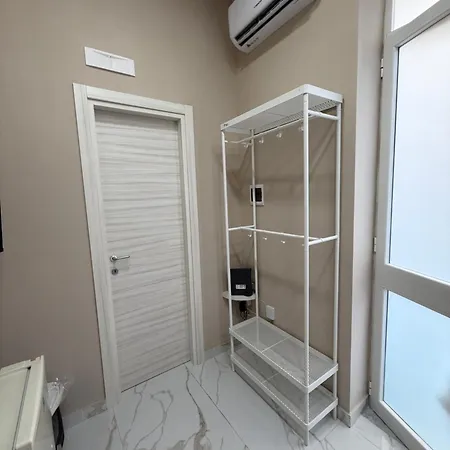 Διαμέρισμα Valentino Caracciolo 105 *