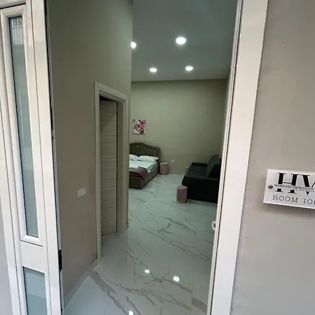 Valentino Caracciolo 105 * Νάπολη