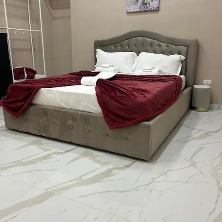 Διαμέρισμα Valentino Caracciolo 105 *