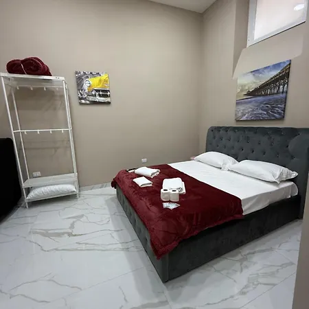 Valentino Caracciolo 105 Διαμέρισμα