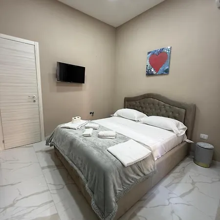 Διαμέρισμα Valentino Caracciolo 105 *