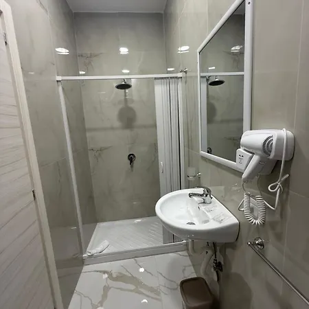 Valentino Caracciolo 105 Appartamento