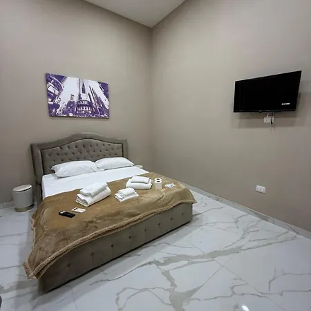 Valentino Caracciolo 105 Apartamento